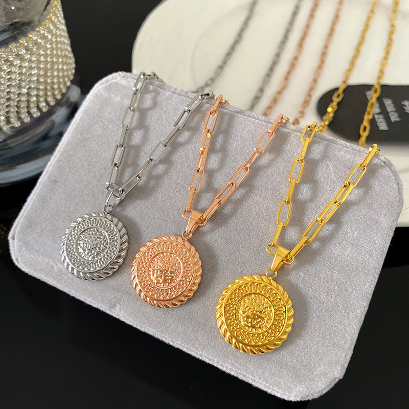 Sweet Streetwear Round Heart Floral Pattern Titanium Steel PVD Pendant Necklace with Curb Chain