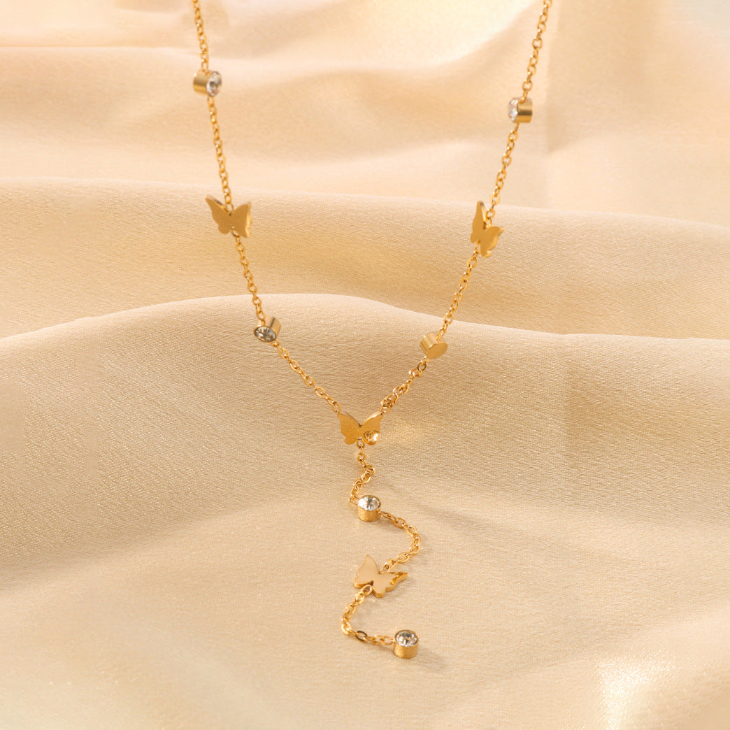 Collana Minimalista con Ciondolo a Farfalla in Acciaio al Titanio Placcato Oro 18K su Catena a O per Donna