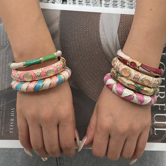 Pulsera abierta de aleación chapada en aceite, a cuadros geométricos coloridos con goteo