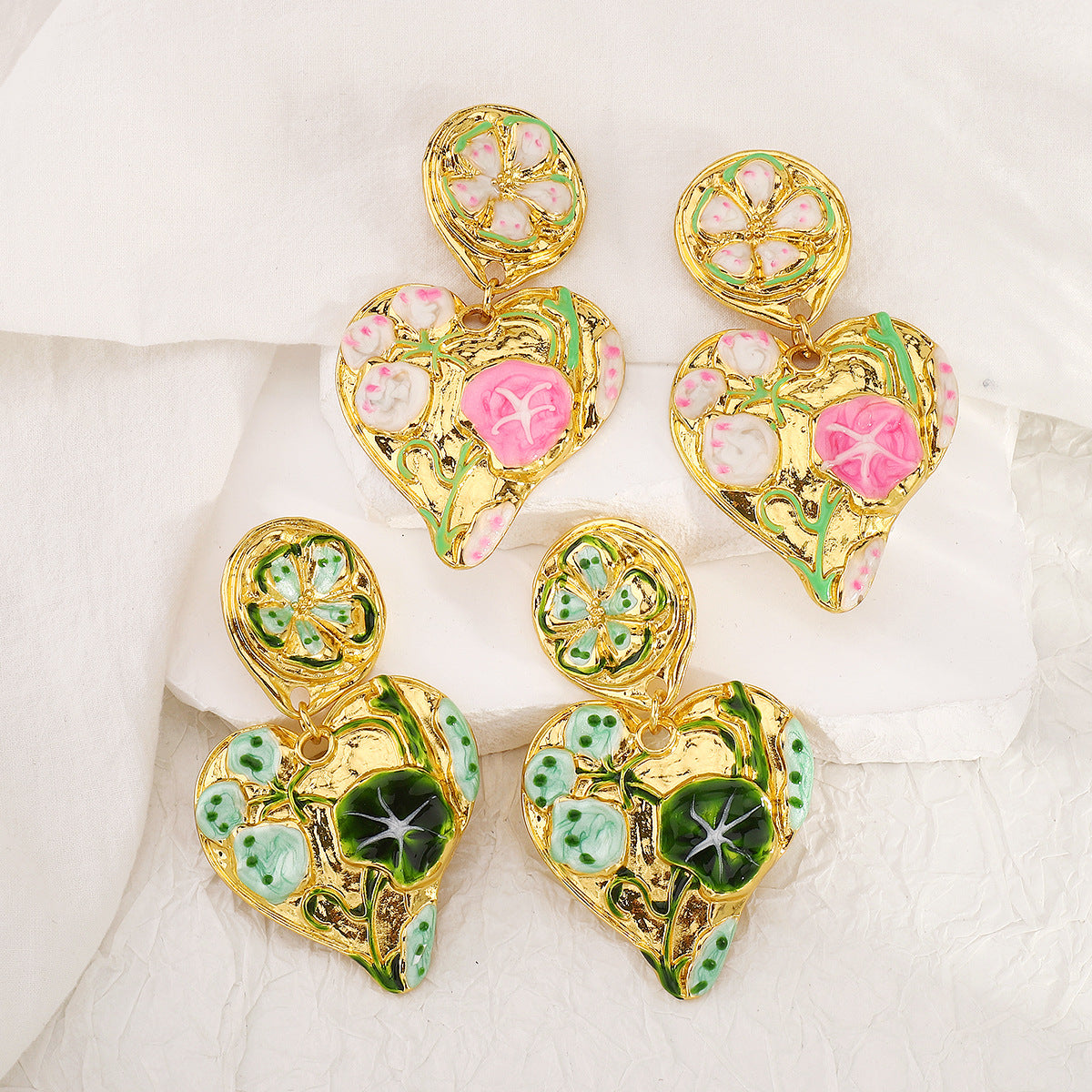 Vintage-Style Heart-Shaped Alloy Earrings with Enamel Finish for Women No-Piercing Clip-Ons