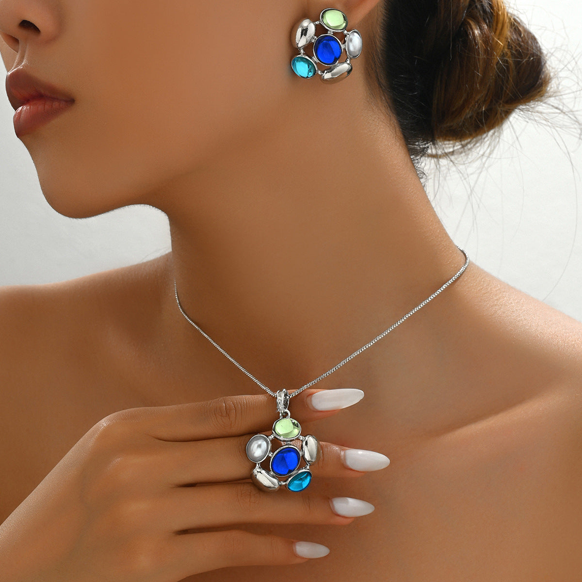 Fashion OL Style Floral Petal Design Copper Necklace and Earrings Set with Inlaid Gold-Plated Artificial Gemstones for Women