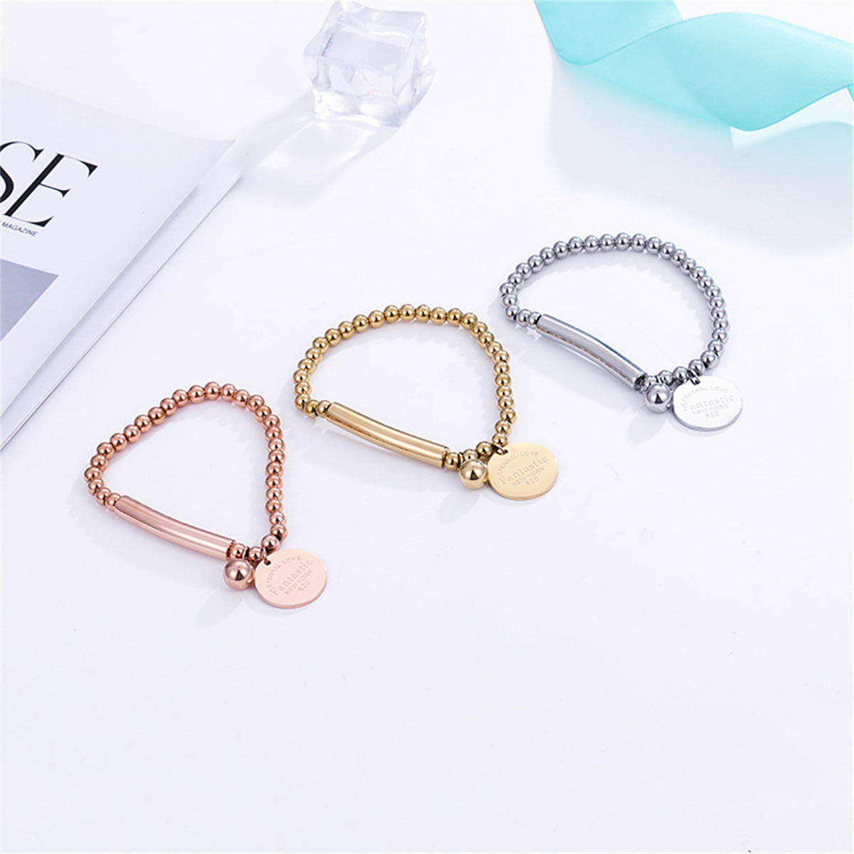 Bracciale da donna in acciaio inossidabile con disco tondo minimalista, perline elastiche e finitura lucida