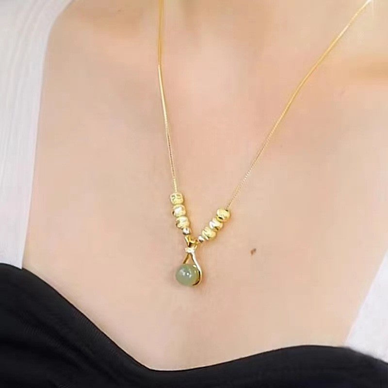 Collana Minimalista con Chiusura Magnetica a Farfalla in Acciaio al Titanio con Ciondolo Placcato Oro su Catena a O per Donne e Uomini