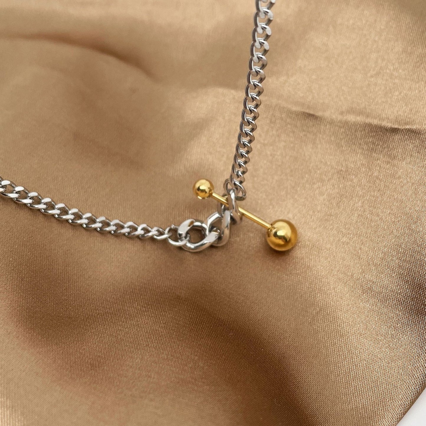 Collana da donna con ciondolo a fiammifero in acciaio al titanio, finitura placcata e delicata catenina a clavicola, stile minimalista