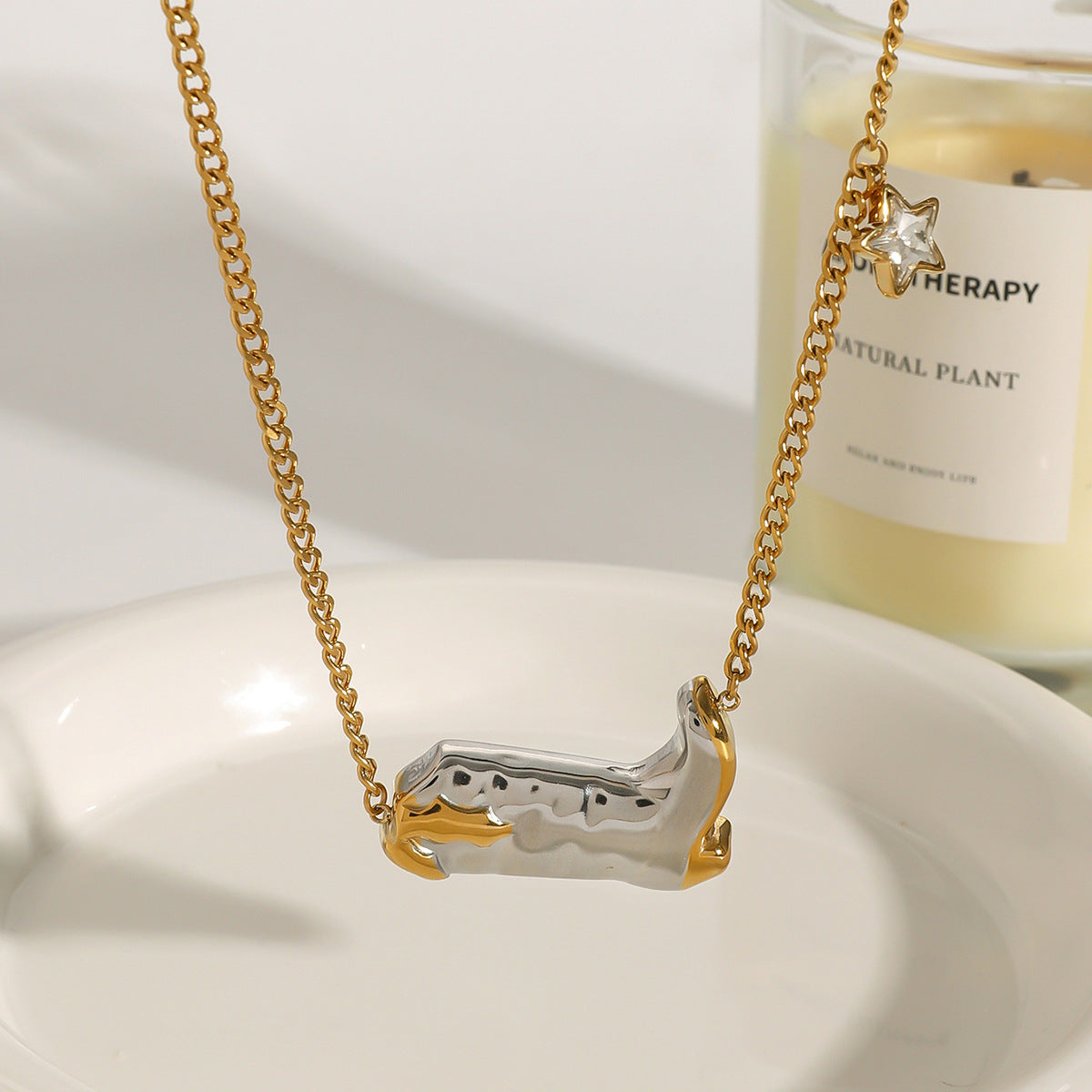 Collana da donna con ciondolo a stivale geometrico alla moda in acciaio al titanio placcato oro 18K