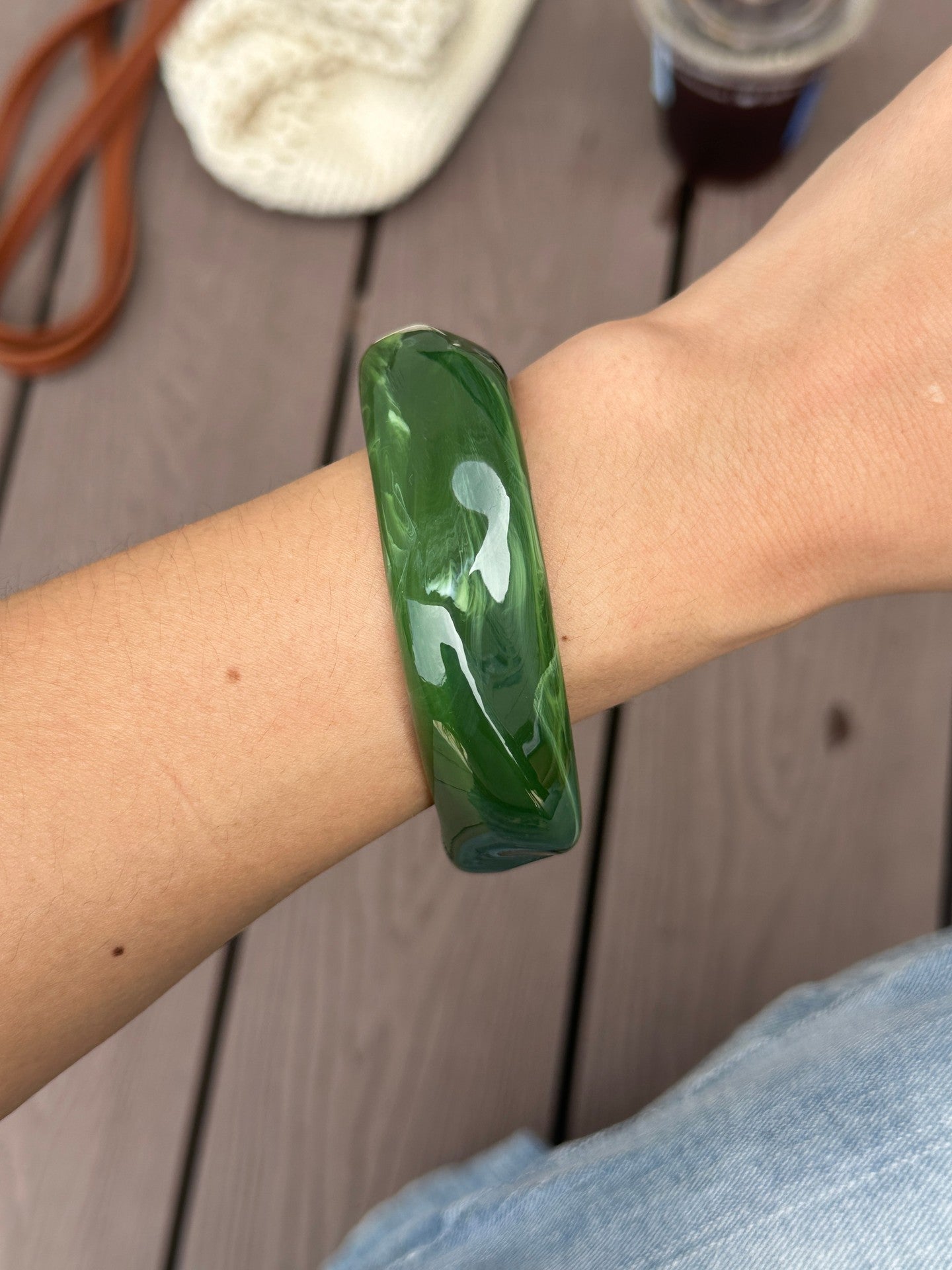 Bracciale a Polsino con Acrilico e Olio a Goccia Geometria Sfumata di Moda