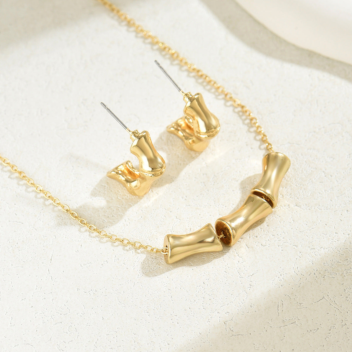 Juego de collar y pendientes de cobre minimalista con forma de bambú para mujer con acabado chapado