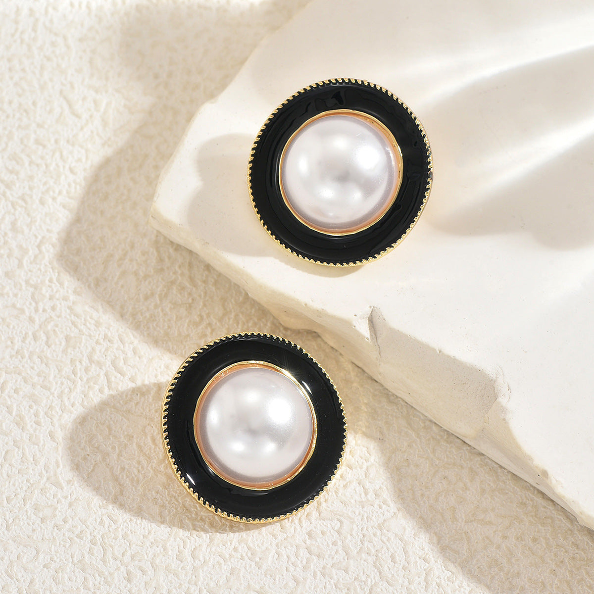 Orecchini a Perno Minimalisti Geometrici con Perle in Lega di Zinco con Lavorazione a Intarsio per Donna