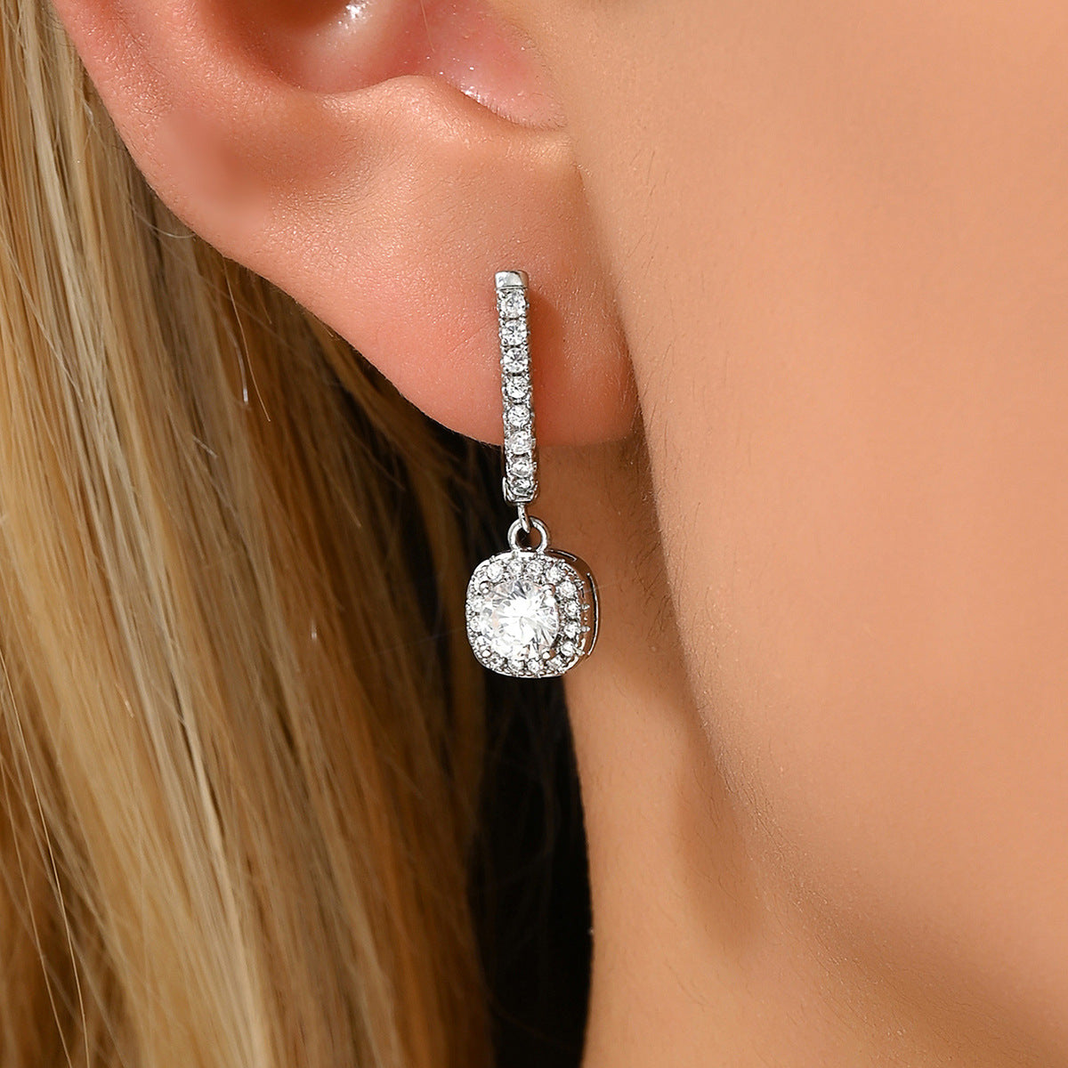Orecchini geometrici a U minimalisti da donna con intarsio in zircone e perni in acciaio inossidabile
