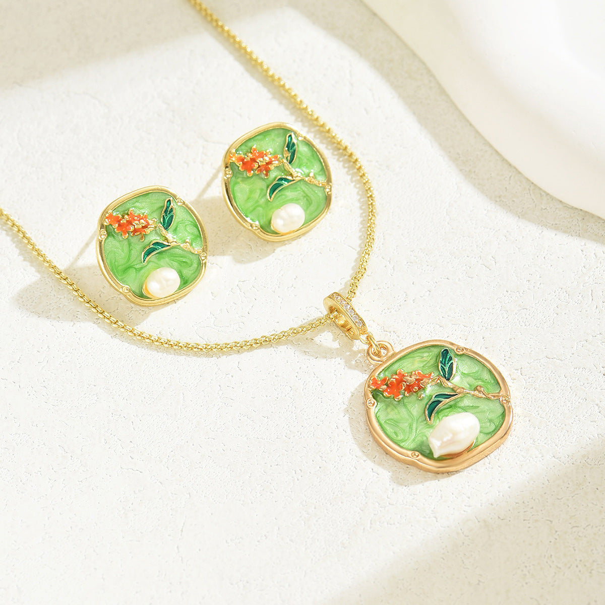 Collana con pendente e orecchini in stile rustico floreale da donna, in lega, smalto a goccia, con perle finte e catena per clavicola