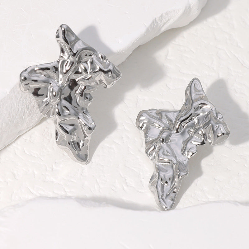 Pendientes de botón minimalistas de acero inoxidable estilo francés con diseño irregular arrugado para mujer