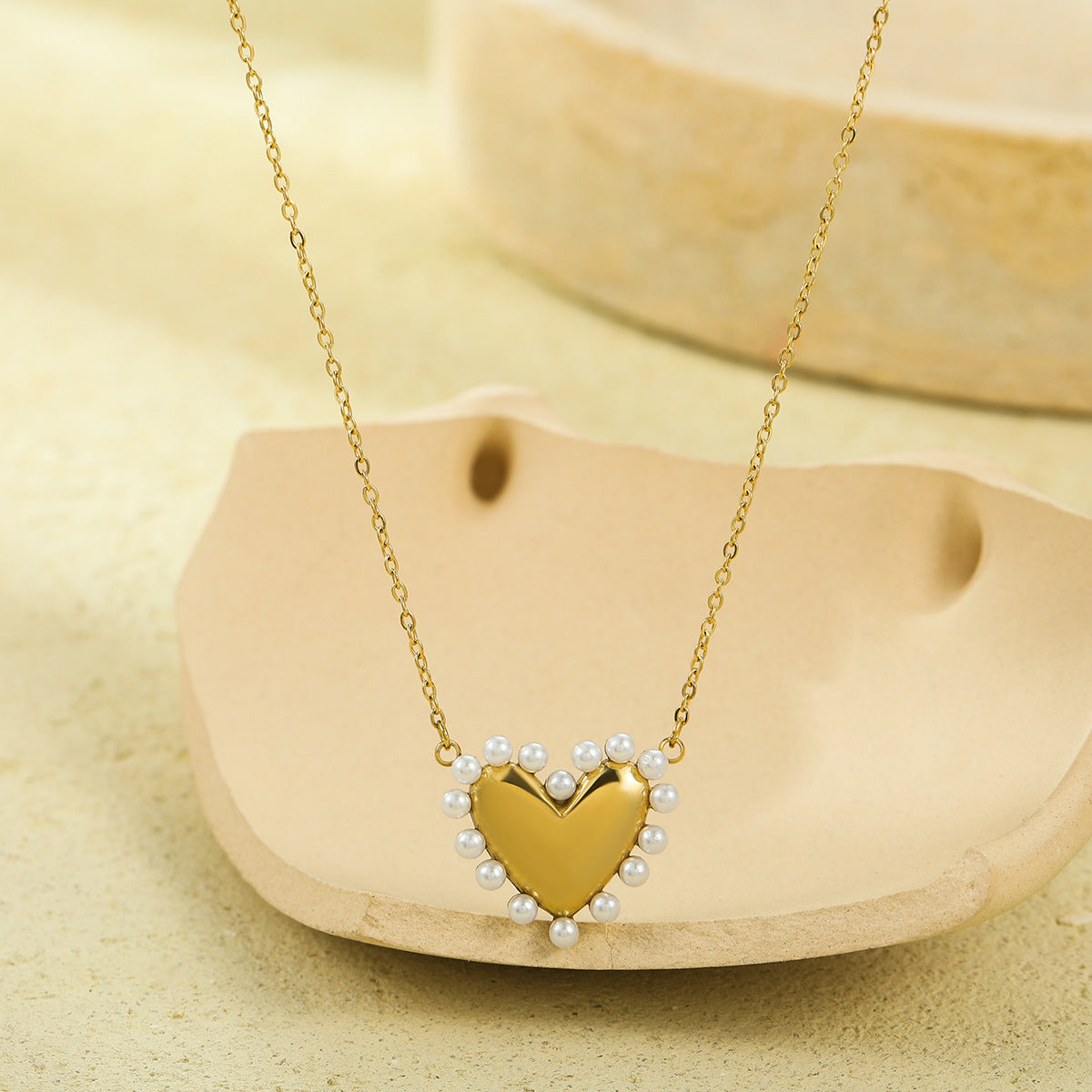 Collana con ciondolo a perla a cuore in acciaio inossidabile vintage con catena geometrica e orecchini abbinati da donna