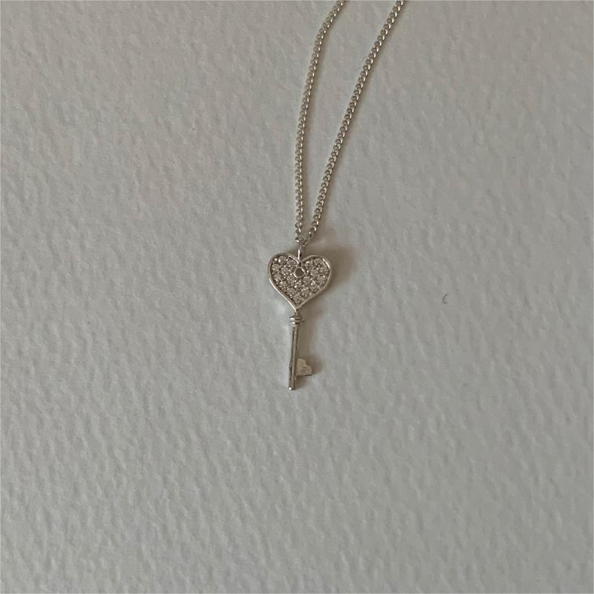 Minimalist Cold-Tone Heart-Shaped Key Pendant Necklace in 925 Sterling Silver with Zircon Accents