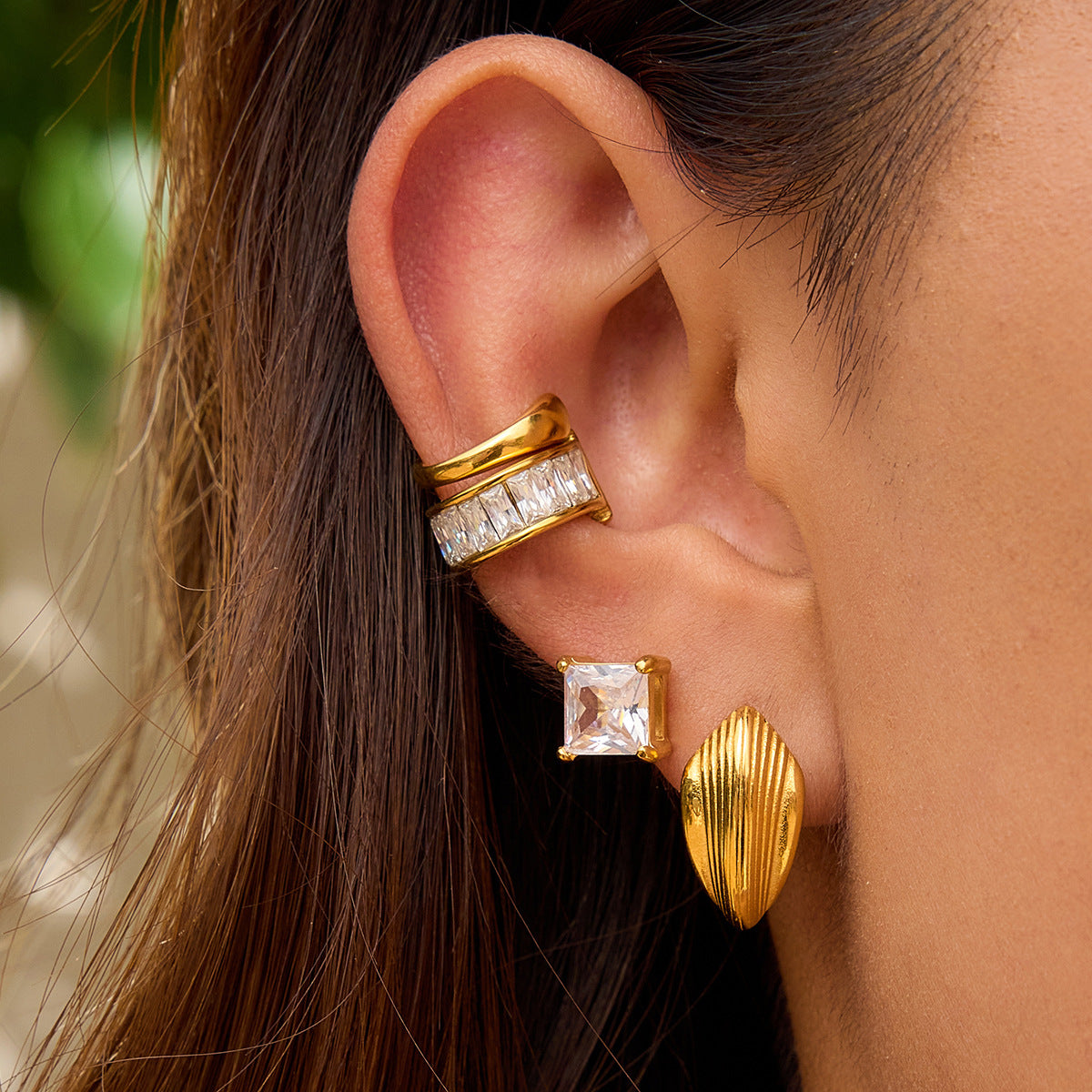 Orecchini a perno geometrici minimalisti in acciaio inossidabile con intarsio in strass per donna, gioielli alla moda ipoallergenici in acciaio al titanio placcato