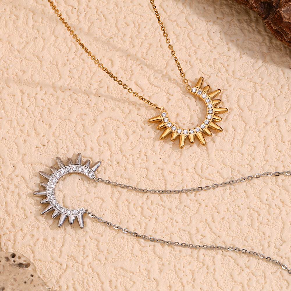 Collana con Pendente da Donna a Forma di Copricapo Indiano alla Moda in Acciaio Inox con Placcatura in Oro 18K, Design Geometrico