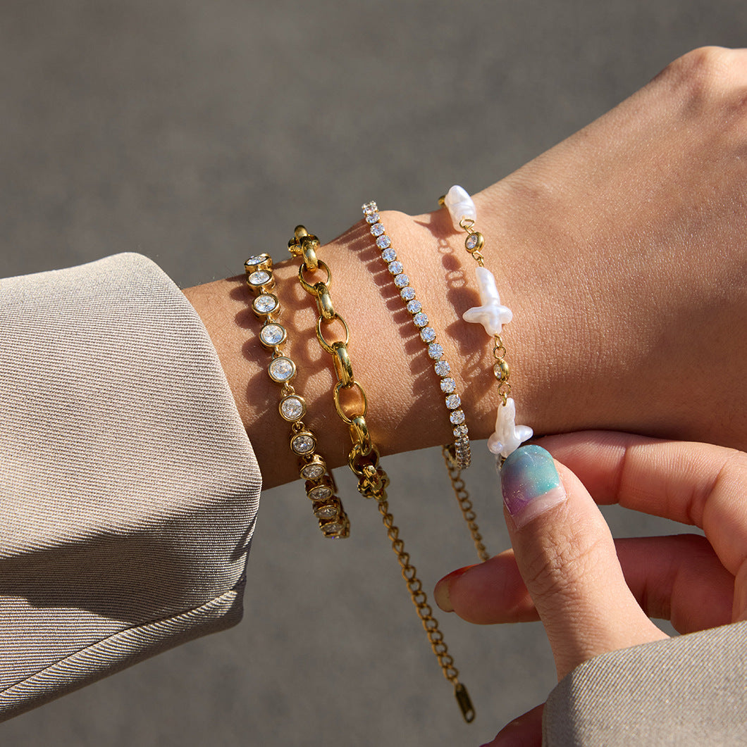 Bracciale di lusso minimalista con croce geometrica in acciaio al titanio placcato oro 18 carati e perle finte, gioielli di moda da donna