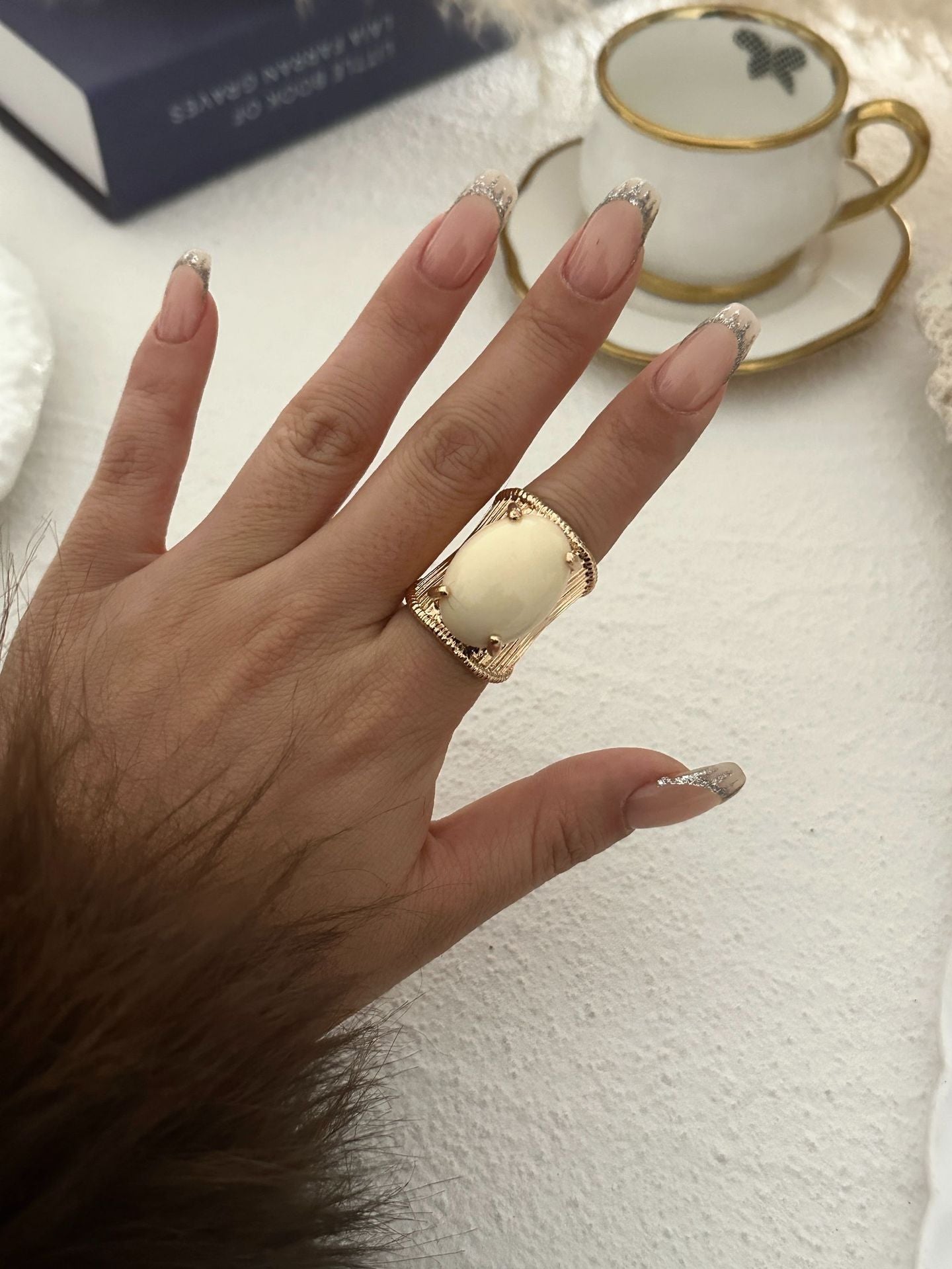 Anello da donna vintage hip-hop geometrico ovale placcato in lega con intarsio in resina