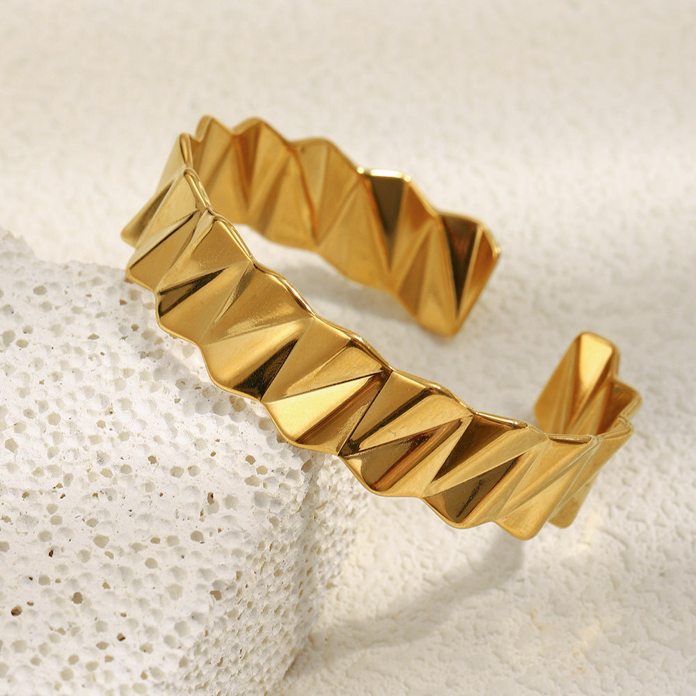 Bracciale da donna rigido in acciaio inossidabile placcato oro 18K con motivo a onda geometrico minimalista alla moda