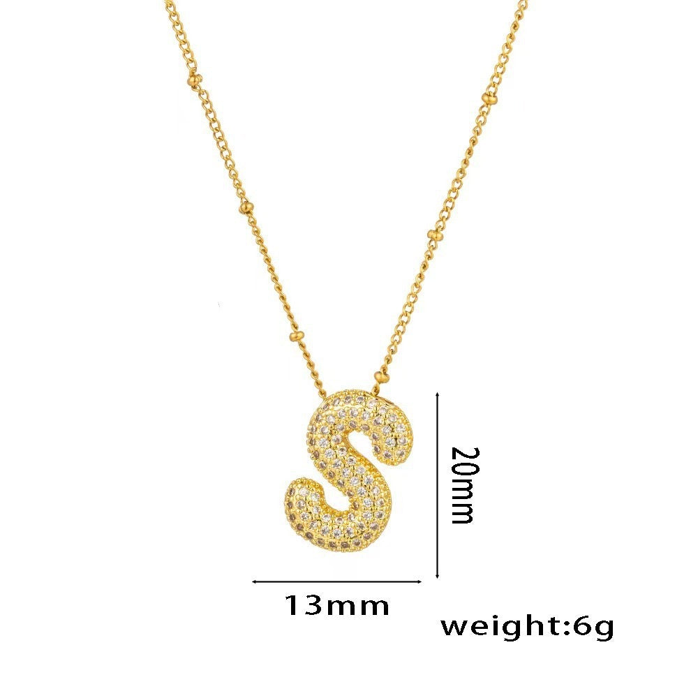 Collana da Donna con Ciondolo a Lettera, Design Geometrico Minimalista, in Ottone Placcato Oro con Zirconi Micro-Pavé