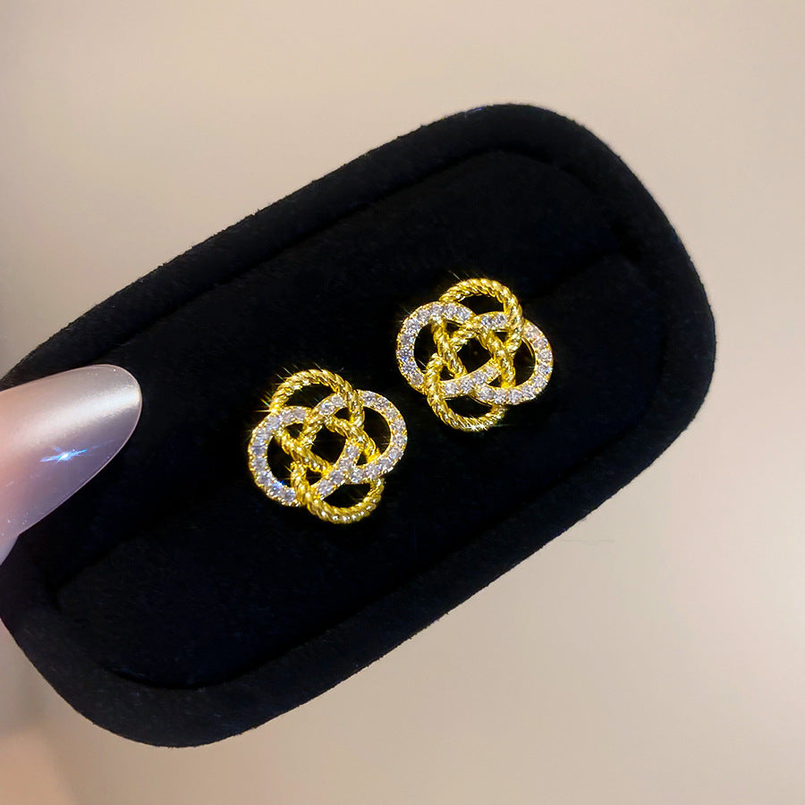 Orecchini a perno con fiori minimalisti con intarsio in zirconi su perni in acciaio inossidabile per donna, orecchini eleganti leggeri a cerchio con design a fiore vuoto