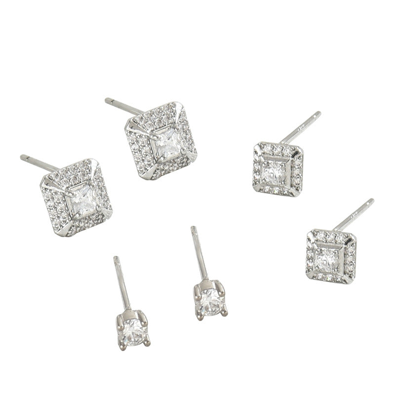Orecchini a perno geometrici minimalisti con intarsio di zirconi su base in rame e perni in acciaio inossidabile da donna