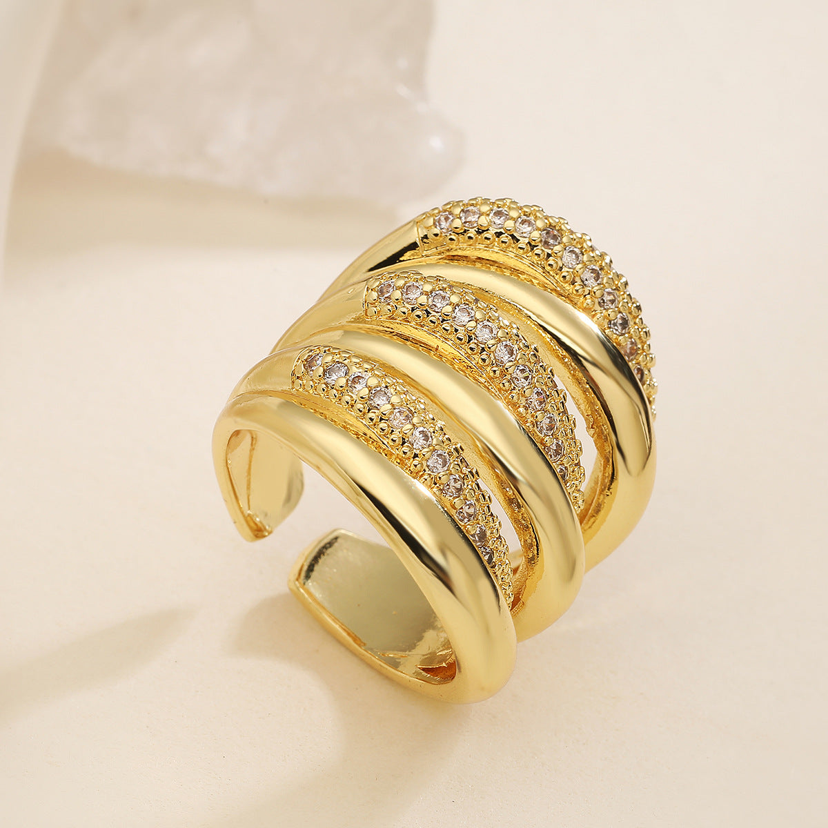 Anello Aperto Geometrico Minimalista da Donna in Ottone con Placcatura in Oro 18K e Intarsio di Zirconi