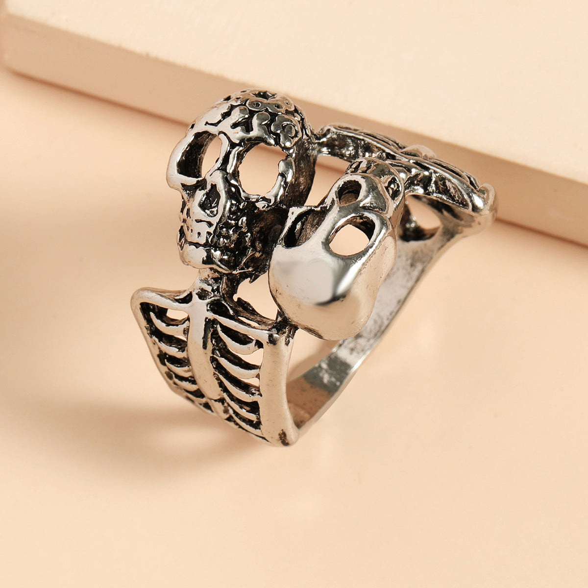 Gothic Punk Skull-Shaped Alloy Ring with Electroplated Finish for Unisex Streetwear Fashion