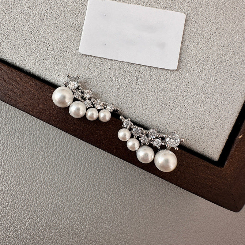 Orecchini a perno eleganti, minimalisti, geometrici con perle e zirconi per donna