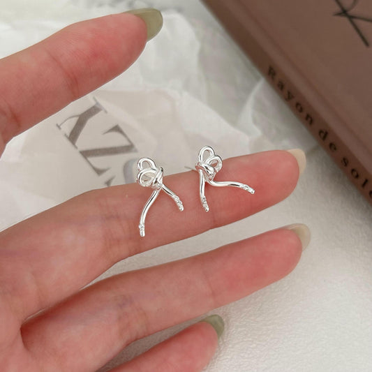 Orecchini a perno minimalisti a forma di fiocco in argento sterling 925 con intarsio di strass, stile dolce e fresco