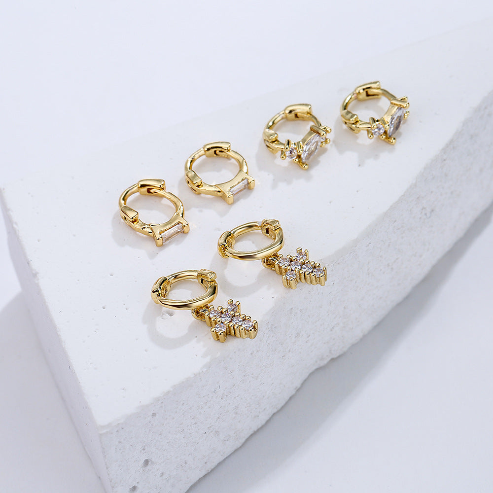 Orecchino a polsino con croce geometrica da donna in rame placcato oro 18 carati con intarsio di zirconi
