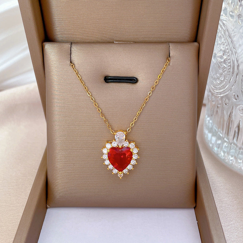 Collana in Acciaio al Titanio con Intarsi in Strass Geometrici a Cuore Dolce Minimalista di Lusso da Donna