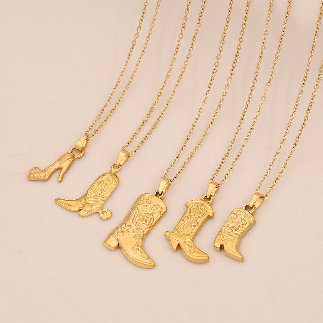 Collana con pendente a forma di stivale, in stile personalità, in acciaio inossidabile con finitura placcata per donna