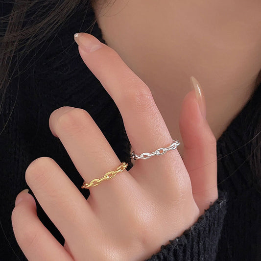Anello Minimalista a Cuore in Argento Sterling 925 con Sfaccettature Geometriche Smussate e Finitura Lucida