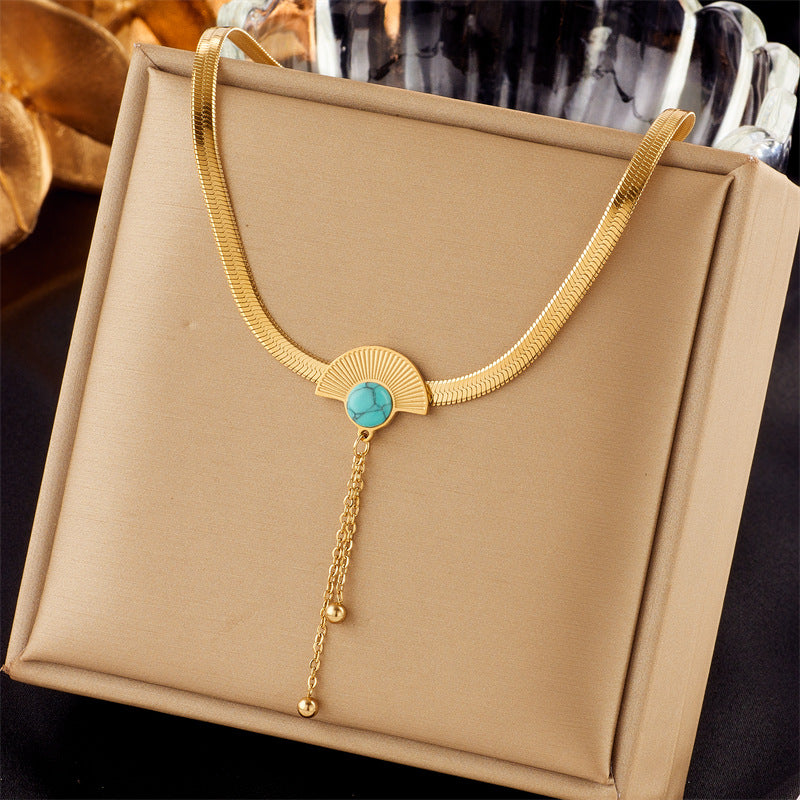 Collar con colgante de corazón y mariposa irregular minimalista de moda en acero inoxidable con acabado chapado para mujer