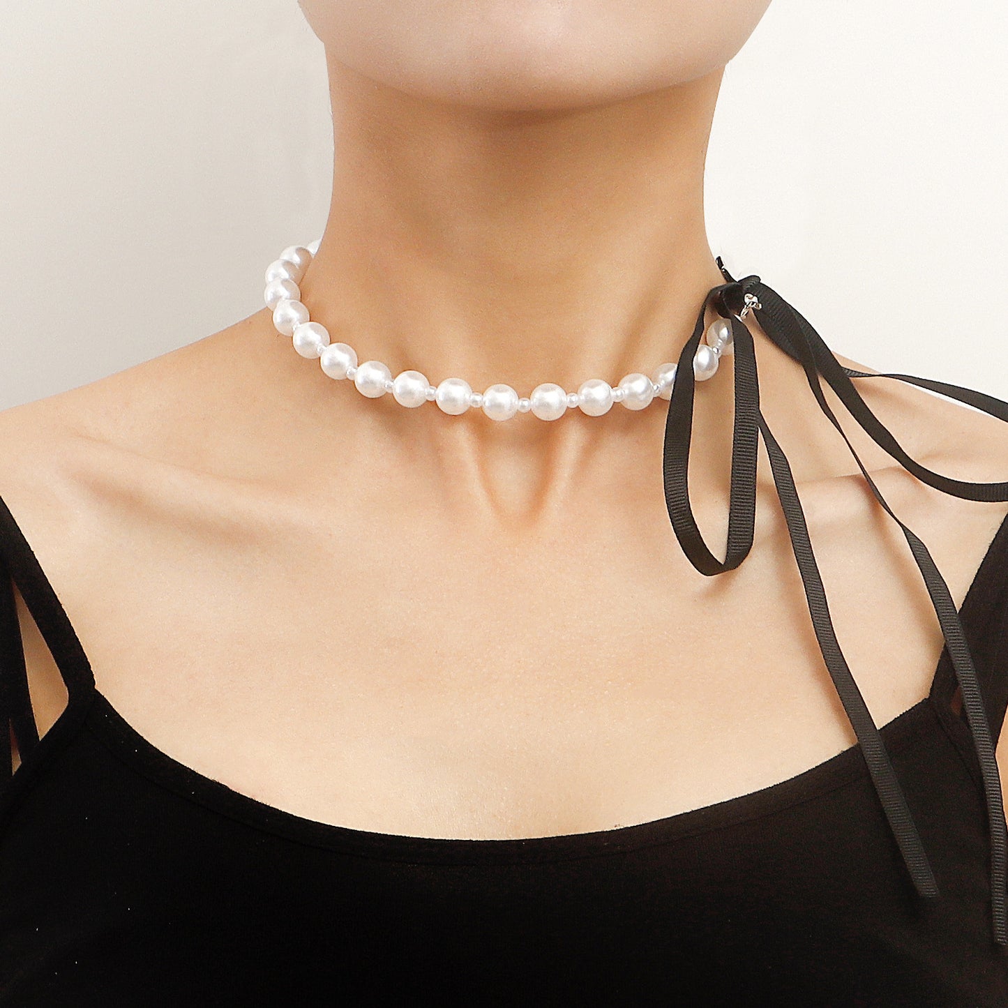 Minimalist Baroque Pearl Pendant Necklace for Women with Alloy Chain and Plated Finish