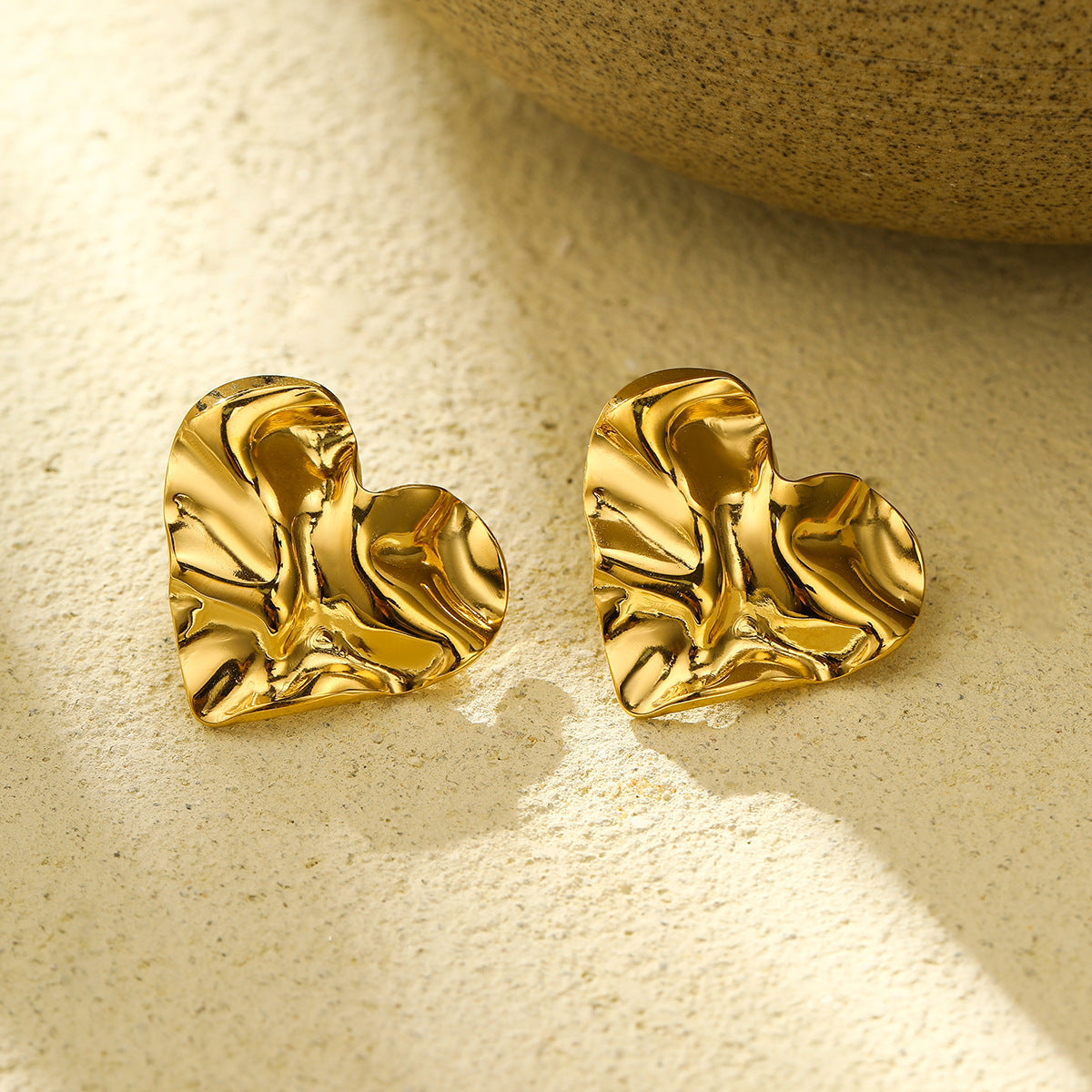 Retro French-Style Wavy Ruffled Heart-Shaped Titanium Steel Earrings for Women with Plated Finish