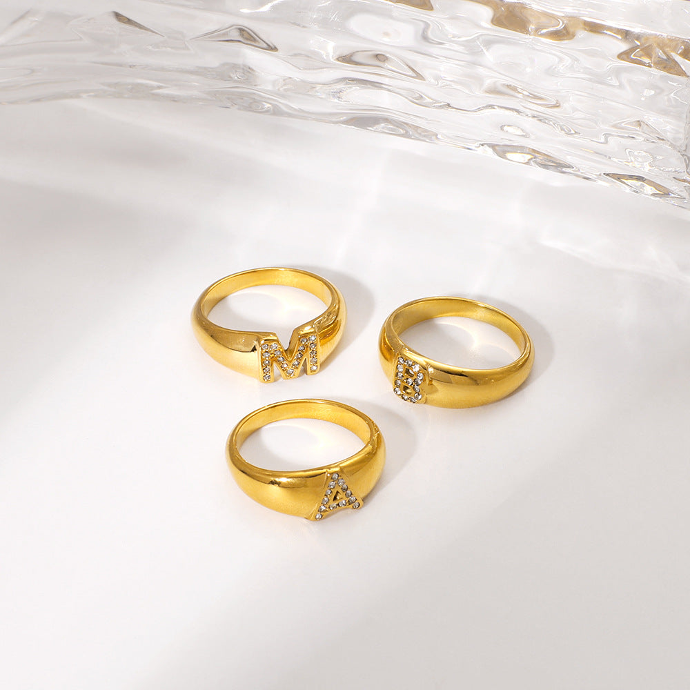 Anello minimalista geometrico da donna in acciaio inossidabile con placcatura in oro 18 carati e zirconi micro-pavé