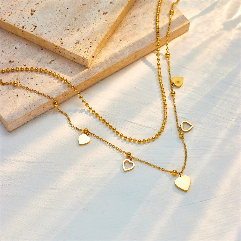 Collana con ciondolo a cuore doppio strato minimalista in acciaio al titanio con intarsio in strass e finitura placcata da donna