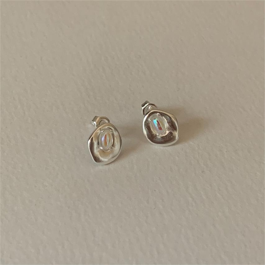 Orecchini a perno minimalisti a forma di lettera in argento sterling 925 con intarsio in strass AB, perno anallergico in argento