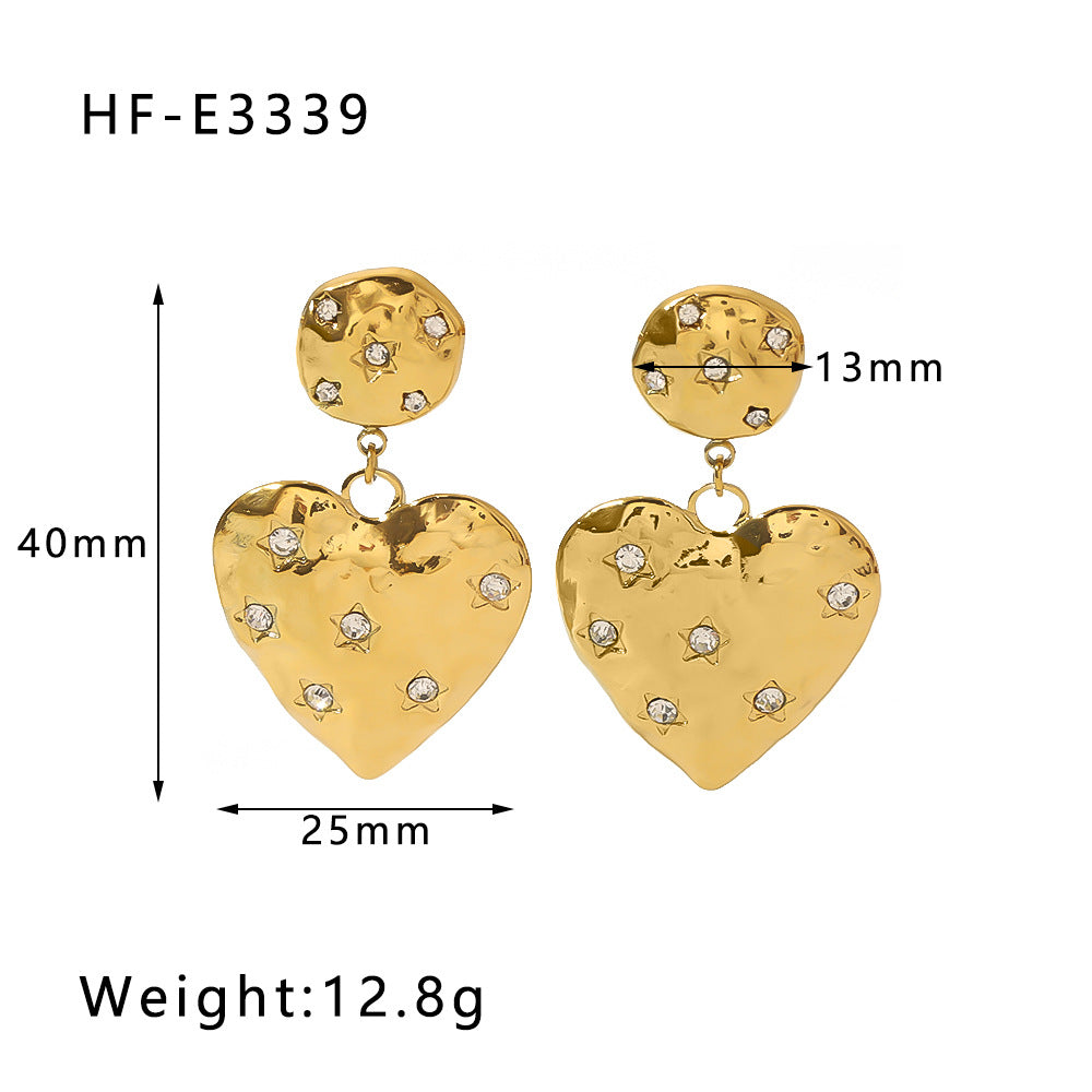 Orecchini vintage a cuore in acciaio al titanio con intarsio di strass e placcatura in oro 18 carati da donna