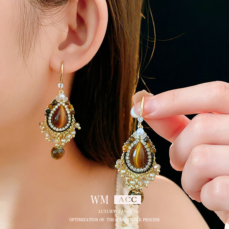 Orecchini Geometrici Vintage Chic con Intarsio in Zirconia Cubica, Base in Lega e Ganci in Acciaio Inossidabile, con Accenti in Pietra di Vetro Tonda e Ovale Effetto Perla