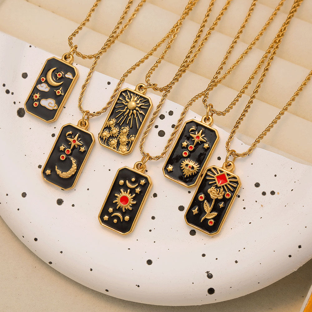 Elegante collar vintage de acero inoxidable con colgante cuadrado de esmalte de tarot con motivos de estrella y sol en cadena trenzada para mujer