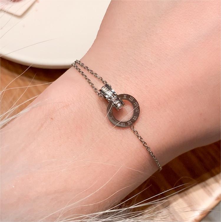 Braccialetto Minimalista in Acciaio al Titanio con Numeri Romani e Strass per Donna, Catena a Serpente Placcata Ipoallergenica