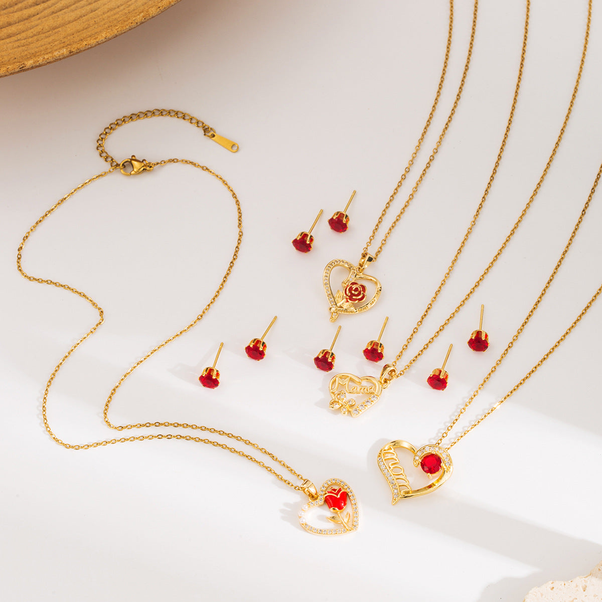 Collana con ciondolo a forma di cuore minimalista in rame e zirconi per donna