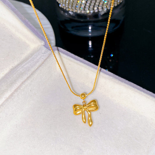 Sweet Gold Plated Heart Floral Titanium Steel Necklace for Women