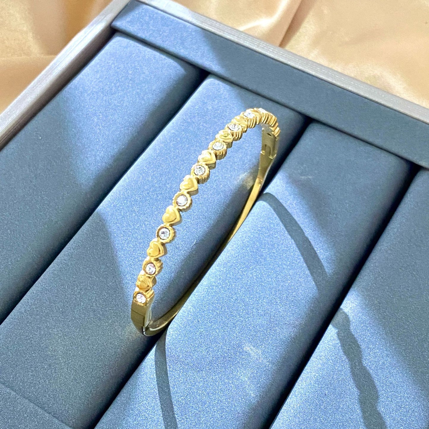 Minimalist Elegant Heart Rhinestone Inlay Stainless Steel Bracelet