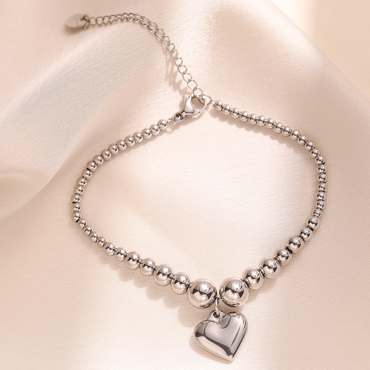 Pulsera minimalista de acero inoxidable con forma de corazón y acabado chapado para mujer