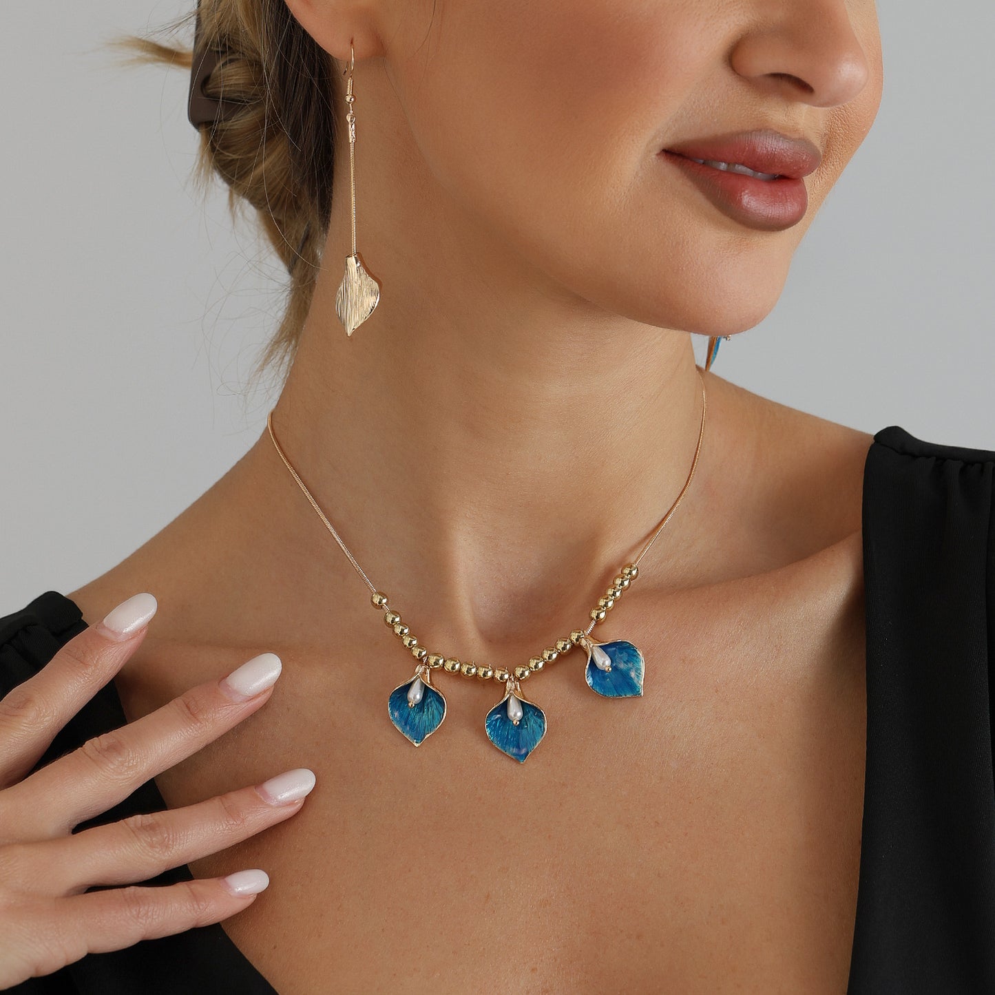 Vintage Elegant Floral Geometric Drip Oil Plated Alloy Necklace for Women