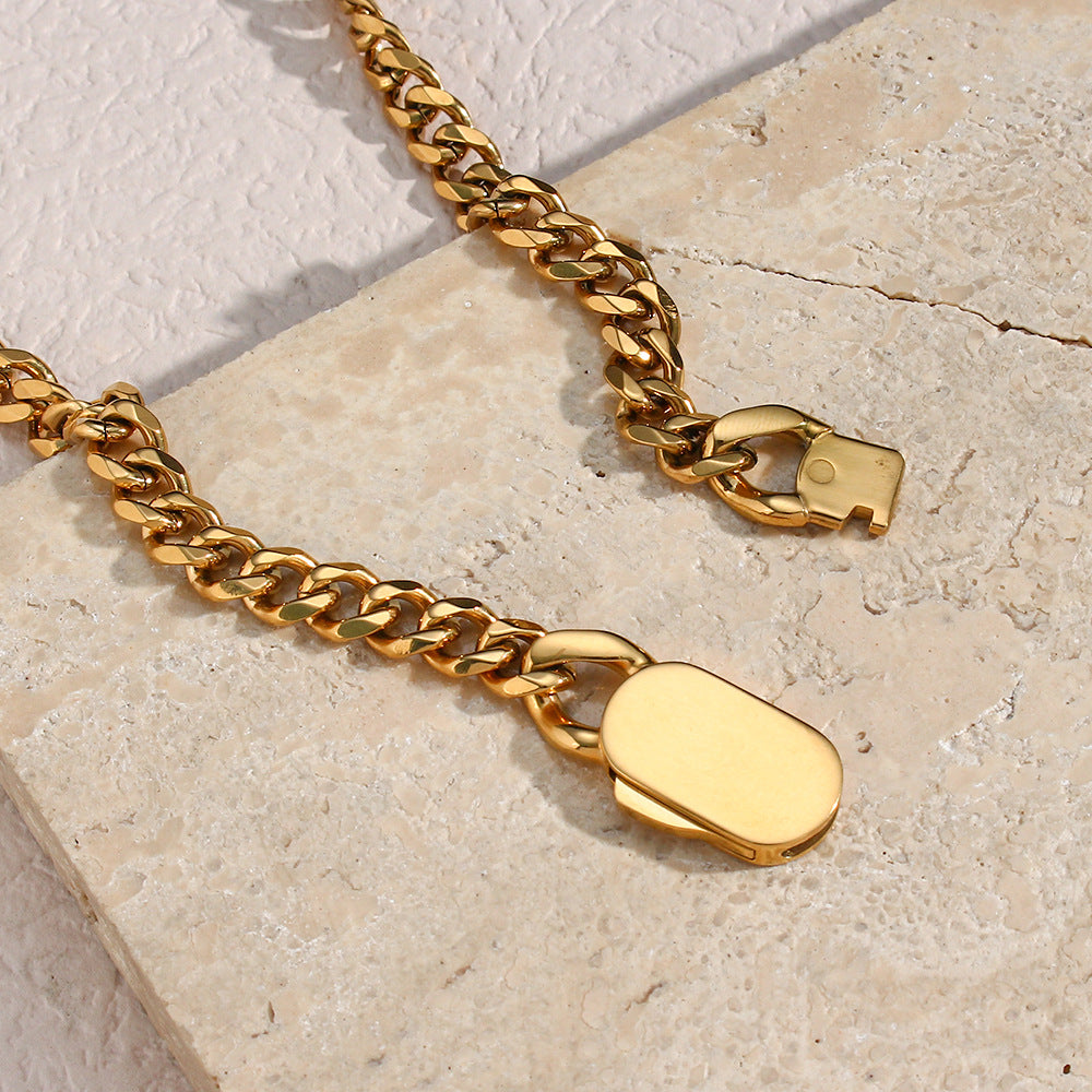 Fashionable Geometric Oval Stainless Steel Pendant Necklace for Women with Polished Finish and Cuban Chain