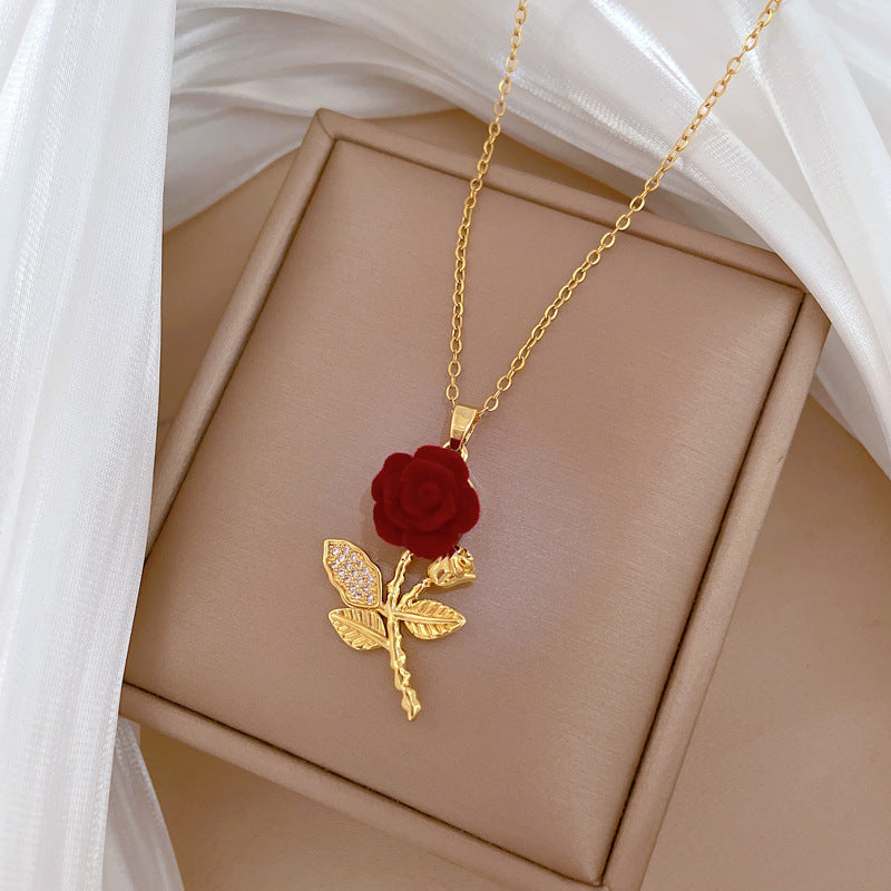 Elegant Rose Flower Shaped Full Rhinestone Pendant Necklace for Women with Titanium Steel Chain and Gold Plating